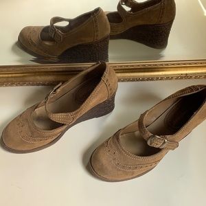 Tan Mary Jane wedges.. size 8